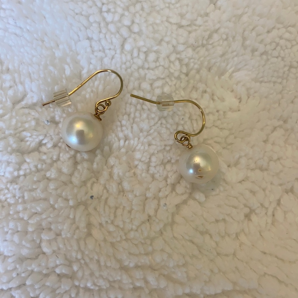 Pearl drop earrings